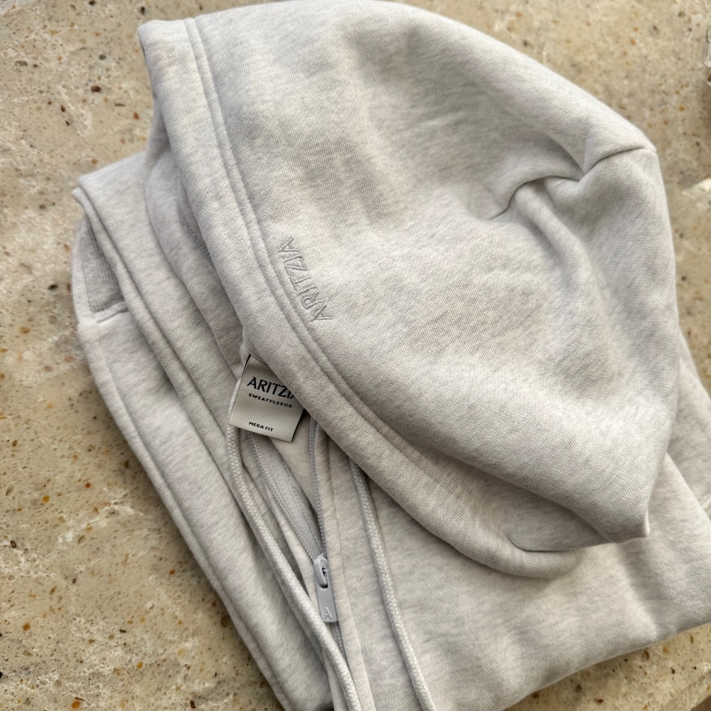 ARITZIA | sweatfleece mega zip hoodie in heather cloud white.
